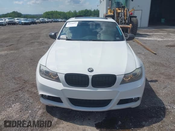 ✅ 2011 BMW 3 Series 335d • VIN: WBAPN7C5XBA949226 • Lot: 42644912. Wystawiony na IAAI z przebiegiem 94 160 mil. Bezpłatny archiwum sprzedaży aukcyjnych z USA i szczegółowy raport historii pojazdu na DreamBid. Zdjęcie 11.