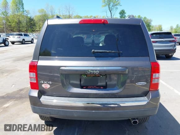 ✅ 2016 Jeep Patriot Latitude • VIN: 1C4NJRFB6GD598954 • Lot: 41999828. Listed on IAAI with 119,166 mi. Free auction sales archive from the USA and detailed vehicle history report at DreamBid. Image 17.
