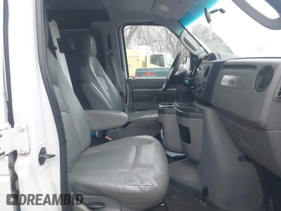 ✅ 2012 Ford Econoline Cargo Super Duty Commercial • VIN: 1FTSS3EL3CDA79510 • Lot: 41515380. Wystawiony na IAAI z przebiegiem 217 109 mil. Bezpłatny archiwum sprzedaży aukcyjnych z USA i szczegółowy raport historii pojazdu na DreamBid. Zdjęcie 5.