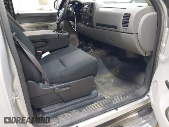 ✅ 2013 Chevrolet Silverado 1500 Work Truck • VIN: 1GCNKPE03DZ299311 • Lot: 42930967. Wystawiony na IAAI z przebiegiem 235 689 mil. Bezpłatny archiwum sprzedaży aukcyjnych z USA i szczegółowy raport historii pojazdu na DreamBid. Zdjęcie 5.