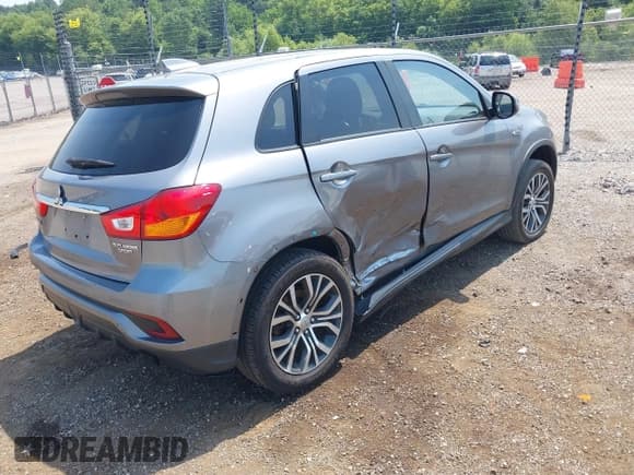 ✅ 2018 Mitsubishi Outlander ES • VIN: JA4AP3AU6JU018574 • Лот: 42793898. Опубликован ранее на IAAI с пробегом 229 536 миль. Бесплатный доступ к архиву аукционных продаж из США и подробный отчёт об истории автомобиля на DreamBid. Изображение 4.