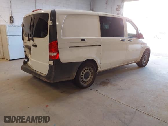 ✅ 2022 Mercedes-Benz Metris Cargo • VIN: W1YV0BEY2N3964584 • Lot: 43439418. Wystawiony na IAAI z przebiegiem 57 293 mil. Bezpłatny archiwum sprzedaży aukcyjnych z USA i szczegółowy raport historii pojazdu na DreamBid. Zdjęcie 4.
