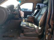 ✅ 2010 Chevrolet Suburban LT • VIN: 1GNUCJE03AR161924 • Lot: 81115524. Wystawiony na Copart z przebiegiem 215 999 mil. Bezpłatny archiwum sprzedaży aukcyjnych z USA i szczegółowy raport historii pojazdu na DreamBid. Zdjęcie 7.