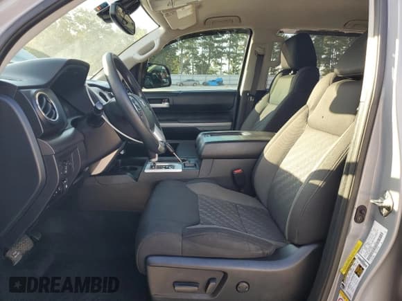 ✅ 2018 Toyota Tundra SR5 • VIN: 5TFEY5F16JX243283 • Лот: 70939845. Опубликован ранее на Copart с пробегом 140 600 миль. Бесплатный доступ к архиву аукционных продаж из США и подробный отчёт об истории автомобиля на DreamBid. Изображение 7.