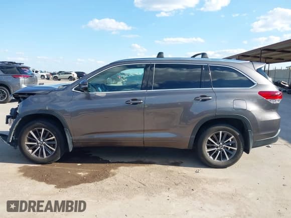 ✅ 2017 Toyota Highlander XLE • VIN: 5TDJZRFH5HS405565 • Лот: 43279792. Опубликован ранее на IAAI с пробегом 87 981 миль. Бесплатный доступ к архиву аукционных продаж из США и подробный отчёт об истории автомобиля на DreamBid. Изображение 15.