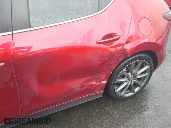 ✅ 2019 Mazda 3 Preferred • VIN: JM1BPAMM2K1135386 • Lot: 40367062. Wystawiony na IAAI z przebiegiem 9 999 mil. Bezpłatny archiwum sprzedaży aukcyjnych z USA i szczegółowy raport historii pojazdu na DreamBid. Zdjęcie 6.