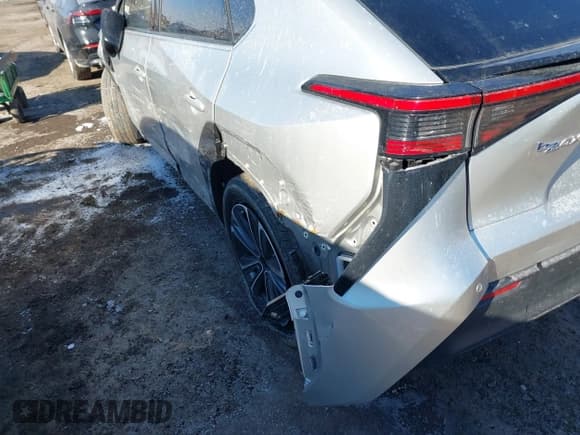 ✅ 2023 Toyota bZ4X XLE • VIN: JTMABACAXPA020253 • Лот: 41416084. Опубликован ранее на IAAI с пробегом 19 853 миль. Бесплатный доступ к архиву аукционных продаж из США и подробный отчёт об истории автомобиля на DreamBid. Изображение 19.