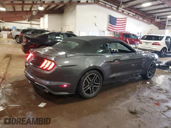 ✅ 2020 Ford Mustang EcoBoost Premium • VIN: 1FATP8UH8L5113201 • Lot: 87094475. Listed on Copart with 83,080 mi. Free auction sales archive from the USA and detailed vehicle history report at DreamBid. Image 3.