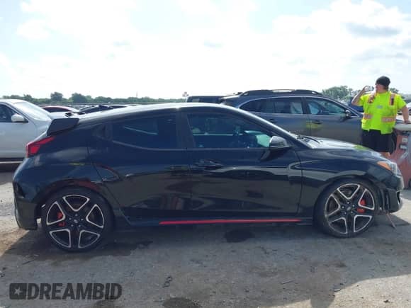 2020 Hyundai Veloster z VIN KMHT36AH9LU007422, wystawiony jako IAAI lot #42513370 z przebiegiem 102 805 mil mil oraz . Historia ofert i sprzedaży dostępna na DreamBid. Obrazek 13.