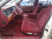 ✅ 1992 Mercury Grand Marquis GS • VIN: 2MECM74W2NX727883 • Lot: 82636234. Wystawiony na Copart z przebiegiem 56 804 mil. Bezpłatny archiwum sprzedaży aukcyjnych z USA i szczegółowy raport historii pojazdu na DreamBid. Zdjęcie 7.