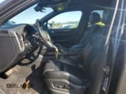 ✅ 2022 Porsche Cayenne E-Hybrid • VIN: WP1AE2AY3NDA26046 • Лот: 71785885. Опубликован ранее на Copart с пробегом 92 423 миль. Бесплатный доступ к архиву аукционных продаж из США и подробный отчёт об истории автомобиля на DreamBid. Изображение 7.