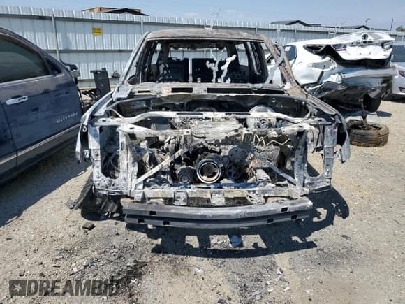 ✅ 2016 Chevrolet Suburban LT • VIN: 1GNSCHKC3GR114786 • Lot: 60515154. Wystawiony na Copart z przebiegiem Nie podano. Bezpłatny archiwum sprzedaży aukcyjnych z USA i szczegółowy raport historii pojazdu na DreamBid. Zdjęcie 5.