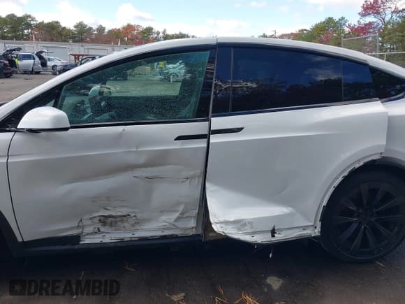 ✅ 2023 Tesla Model X Plaid • VIN: 7SAXCBE69PF376161 • Lot: 43607646. Wystawiony na IAAI z przebiegiem 15 929 mil. Bezpłatny archiwum sprzedaży aukcyjnych z USA i szczegółowy raport historii pojazdu na DreamBid. Zdjęcie 6.