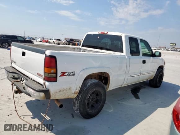 ✅ 2005 GMC Sierra 1500 SLE • VIN: 1GTEK19Z45Z207758 • Lot: 81282475. Wystawiony na Copart z przebiegiem 391 568 mil. Bezpłatny archiwum sprzedaży aukcyjnych z USA i szczegółowy raport historii pojazdu na DreamBid. Zdjęcie 3.