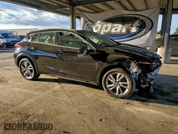 ✅ 2017 Infiniti QX30 Premium • VIN: SJKCH5CP1HA026458 • Lot: 95552915. Wystawiony na Copart z przebiegiem Nie podano. Bezpłatny archiwum sprzedaży aukcyjnych z USA i szczegółowy raport historii pojazdu na DreamBid. Zdjęcie 4.