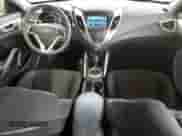 2016 Hyundai Veloster с VIN KMHTC6AD0GU272765, выставлен на аукционе Copart как лот 60546594 с пробегом 86 790 миль миль и Списание • Salvage title. История ставок и продаж доступна на DreamBid. Изображение 8.