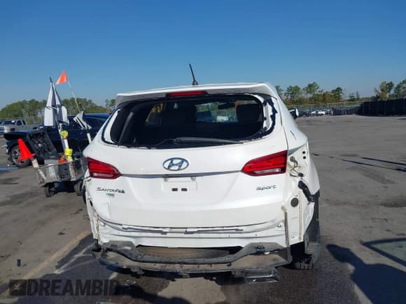 ✅ 2018 Hyundai Santa Fe 2.4L • VIN: 5XYZT3LBXJG573321 • Лот: 43540127. Опубликован ранее на IAAI с пробегом 61 539 миль. Бесплатный доступ к архиву аукционных продаж из США и подробный отчёт об истории автомобиля на DreamBid. Изображение 17.