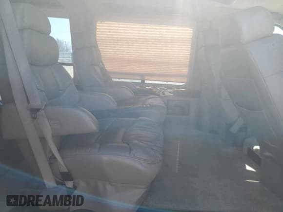 ✅ 2000 GMC Savana Cargo RV Conversion • VIN: 1GDFG15R7Y1172918 • Lot: 46619805. Wystawiony na Copart z przebiegiem 284 116 mil. Bezpłatny archiwum sprzedaży aukcyjnych z USA i szczegółowy raport historii pojazdu na DreamBid. Zdjęcie 11.