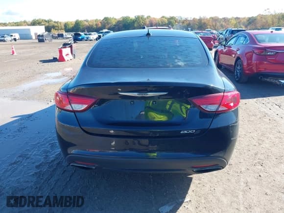 ✅ 2016 Chrysler 200 S • VIN: 1C3CCCBB7GN125003 • Lot: 43493860. Listed on IAAI with 145,113 mi. Free auction sales archive from the USA and detailed vehicle history report at DreamBid. Image 16.