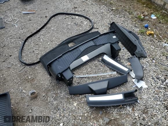 ✅ 2024 Cadillac XT6 AWD Sport • VIN: 1GYKPGRS5RZ715506 • Lot: 56498485. Listed on Copart with 9,361 mi. Free auction sales archive from the USA and detailed vehicle history report at DreamBid. Image 13.