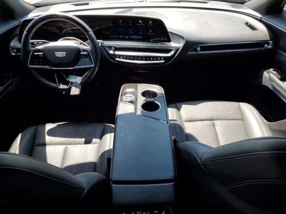 ✅ 2024 Cadillac LYRIQ Sport • VIN: 1GYKPWRLXRZ111100 • Lot: 66390695. Wystawiony na Copart z przebiegiem 12 153 mil. Bezpłatny archiwum sprzedaży aukcyjnych z USA i szczegółowy raport historii pojazdu na DreamBid. Zdjęcie 8.