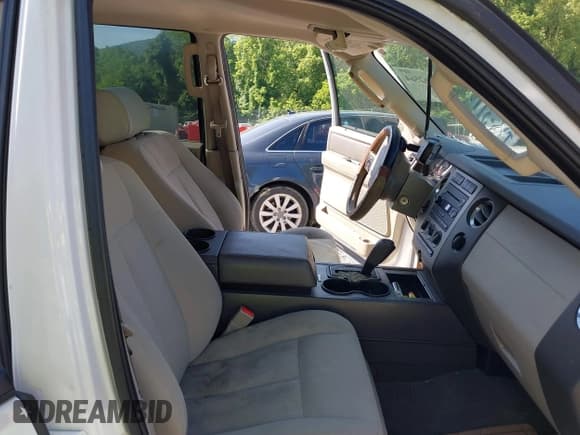 ✅ 2011 Ford Expedition Max XLT • VIN: 1FMJK1H57BEF01229 • Lot: 39462564. Wystawiony na IAAI z przebiegiem 187 107 mil. Bezpłatny archiwum sprzedaży aukcyjnych z USA i szczegółowy raport historii pojazdu na DreamBid. Zdjęcie 5.