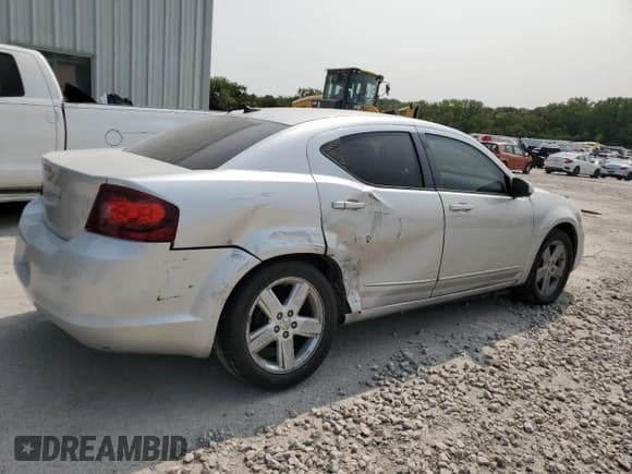 ✅ 2011 Dodge Avenger Mainstreet • VIN: 1B3BD1FB6BN557028 • Лот: 70145894. Опубликован ранее на Copart с пробегом 242 568 миль. Бесплатный доступ к архиву аукционных продаж из США и подробный отчёт об истории автомобиля на DreamBid. Изображение 3.