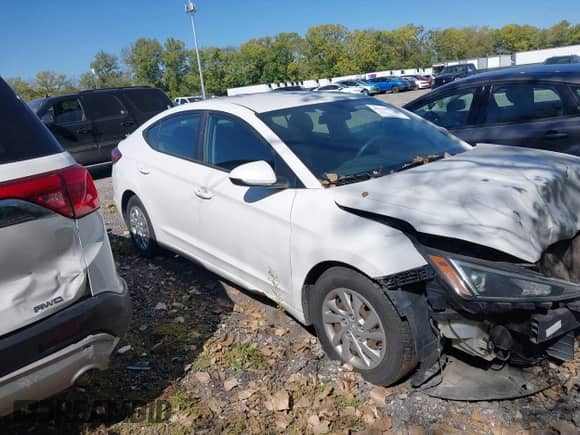 2019 Hyundai Elantra SE z VIN 5NPD74LF9KH425730, wystawiony jako IAAI lot #43339424 z przebiegiem 173 123 mil mil oraz . Historia ofert i sprzedaży dostępna na DreamBid. Obrazek 13.