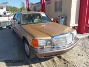 ✅ 1988 Mercedes-Benz 420 SEL • VIN: WDBCA35DXJA370020 • Lot: 41464756. Wystawiony na IAAI z przebiegiem 110 166 mil. Bezpłatny archiwum sprzedaży aukcyjnych z USA i szczegółowy raport historii pojazdu na DreamBid. Zdjęcie 1.