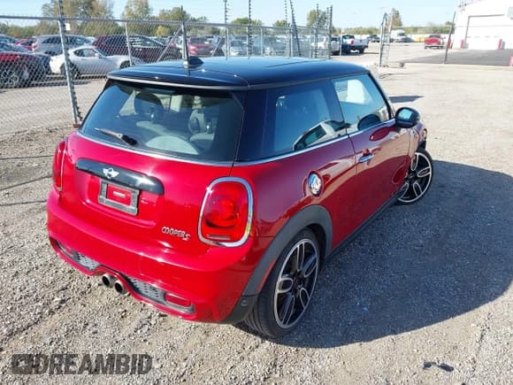 ✅ 2015 MINI Hardtop S • VIN: WMWXP7C53F2C60402 • Lot: 43470552. Listed on IAAI with 37,987 mi. Free auction sales archive from the USA and detailed vehicle history report at DreamBid. Image 4.