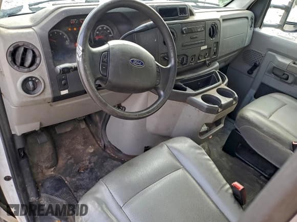 ✅ 2016 Ford Econoline Commercial • VIN: 1FDWE3FS5GDC34557 • Lot: 95429635. Wystawiony na Copart z przebiegiem 409 053 mil. Bezpłatny archiwum sprzedaży aukcyjnych z USA i szczegółowy raport historii pojazdu na DreamBid. Zdjęcie 8.