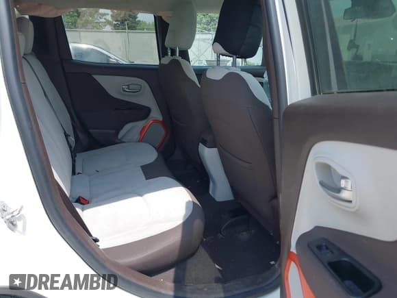 ✅ 2017 Jeep Renegade Latitude • VIN: ZACCJABB0HPF00759 • Lot: 42264251. Wystawiony na IAAI z przebiegiem 246 494 mil. Bezpłatny archiwum sprzedaży aukcyjnych z USA i szczegółowy raport historii pojazdu na DreamBid. Zdjęcie 8.