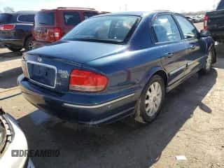 2002 Hyundai Sonata GLS z VIN KMHWF35H52A717219, wystawiony jako Copart lot #47214945 z przebiegiem 109 787 mil mil oraz Szkoda całkowita • Salvage title. Historia ofert i sprzedaży dostępna na DreamBid. Obrazek 3.