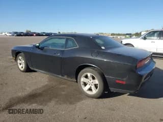 ✅ 2009 Dodge Challenger SE • VIN: 2B3LJ44V69H559165 • Lot: 75108994. Wystawiony na Copart z przebiegiem 131 660 mil. Bezpłatny archiwum sprzedaży aukcyjnych z USA i szczegółowy raport historii pojazdu na DreamBid. Zdjęcie 2.