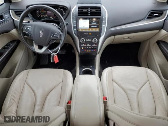 ✅ 2018 Lincoln MKC Reserve • VIN: 5LMTJ3DH8JUL31195 • Lot: 51483935. Wystawiony na Copart z przebiegiem 57 104 mil. Bezpłatny archiwum sprzedaży aukcyjnych z USA i szczegółowy raport historii pojazdu na DreamBid. Zdjęcie 8.