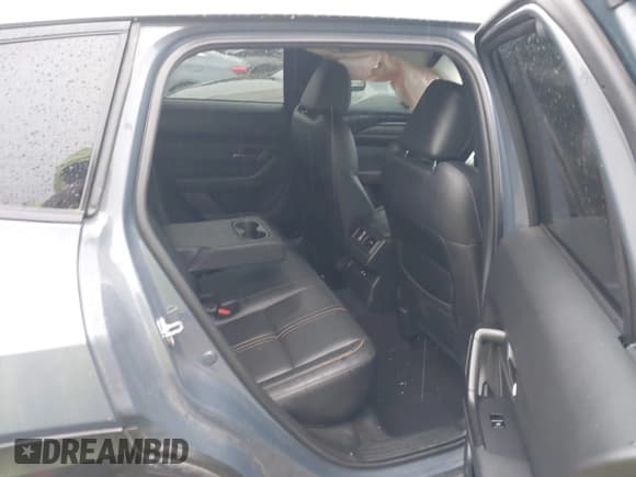 ✅ 2023 Mazda CX-50 S Premium Plus • VIN: 7MMVABEMXPN104518 • Lot: 42184893. Wystawiony na IAAI z przebiegiem 61 991 mil. Bezpłatny archiwum sprzedaży aukcyjnych z USA i szczegółowy raport historii pojazdu na DreamBid. Zdjęcie 8.