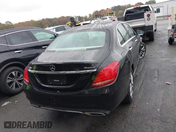 ✅ 2017 Mercedes-Benz C 300 • VIN: 55SWF4KB5HU191862 • Lot: 43571700. Wystawiony na IAAI z przebiegiem 135 236 mil. Bezpłatny archiwum sprzedaży aukcyjnych z USA i szczegółowy raport historii pojazdu na DreamBid. Zdjęcie 16.