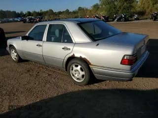 ✅ 1995 Mercedes-Benz E 320 • VIN: WDBEA32EXSC263979 • Lot: 74835024. Wystawiony na Copart z przebiegiem 201 088 mil. Bezpłatny archiwum sprzedaży aukcyjnych z USA i szczegółowy raport historii pojazdu na DreamBid. Zdjęcie 2.