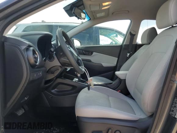 ✅ 2023 Hyundai Kona SEL • VIN: KM8K6CAB5PU939216 • Лот: 63787253. Опубликован ранее на Copart с пробегом 13 254 миль. Бесплатный доступ к архиву аукционных продаж из США и подробный отчёт об истории автомобиля на DreamBid. Изображение 7.