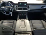 ✅ 2023 Chevrolet Suburban Premier • VIN: 1GNSCFKD7PR462118 • Lot: 81268045. Wystawiony na Copart z przebiegiem 62 560 mil. Bezpłatny archiwum sprzedaży aukcyjnych z USA i szczegółowy raport historii pojazdu na DreamBid. Zdjęcie 8.