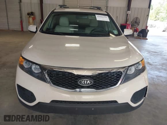 ✅ 2011 Kia Sorento LX • VIN: 5XYKTDA28BG080796 • Lot: 42880339. Listed on IAAI with 140,193 mi. Free auction sales archive from the USA and detailed vehicle history report at DreamBid. Image 13.