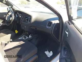 2020 Dodge Charger Police z VIN 2C3CDXKT5LH158274, wystawiony jako IAAI lot #43522923 z przebiegiem 104 481 mil mil oraz . Historia ofert i sprzedaży dostępna na DreamBid. Obrazek 5.