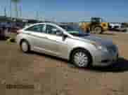2011 Hyundai Sonata GLS z VIN 5NPEB4AC7BH073839, wystawiony jako Copart lot #80959785 z przebiegiem 144 561 mil mil oraz Szkoda całkowita • Salvage title. Historia ofert i sprzedaży dostępna na DreamBid. Obrazek 4.