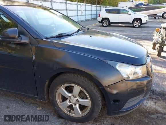 2012 Chevrolet Cruze 1LT z VIN 1G1PF5SC2C7387396, wystawiony jako IAAI lot #43401730 z przebiegiem 137 692 mil mil oraz . Historia ofert i sprzedaży dostępna na DreamBid. Obrazek 6.