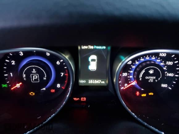 ✅ 2016 Hyundai Santa Fe Limited • VIN: 5XYZUDLA2GG332808 • Lot: 42789735. Wystawiony na Copart z przebiegiem 181 547 mil mil. Skorzystaj z bezpłatnego archiwum sprzedaży aukcyjnych z USA i zobacz szczegółowy raport historii pojazdu na DreamBid. Zdjęcie 9.