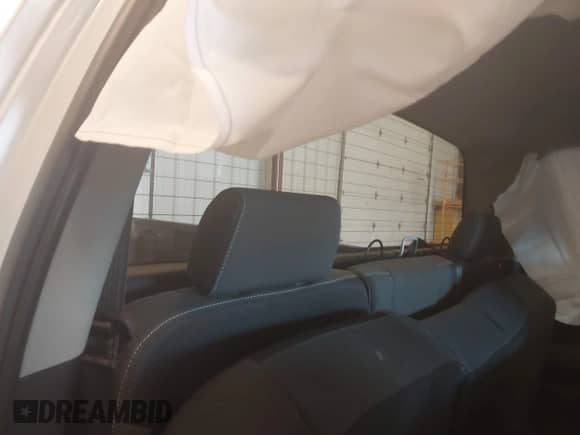 2018 Chevrolet Silverado 1500 LT z VIN 1GCVKREC6JZ298381, wystawiony jako IAAI lot #43383942 z przebiegiem 101 454 mil mil oraz . Historia ofert i sprzedaży dostępna na DreamBid. Obrazek 8.