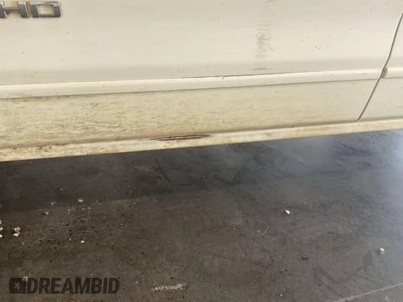 2019 Chevrolet Silverado 2500HD LT z VIN 2GC2KSEG6K1211893, wystawiony jako IAAI lot #43085788 z przebiegiem 116 110 mil mil oraz . Historia ofert i sprzedaży dostępna na DreamBid. Obrazek 1.