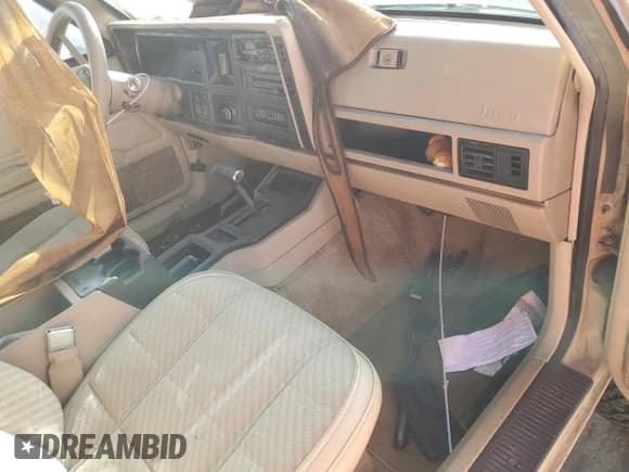 ✅ 1989 Jeep Cherokee • VIN: 1J4FJ38L2KL462983 • Lot: 48012545. Listed on Copart with Not provided. Free auction sales archive from the USA and detailed vehicle history report at DreamBid. Image 8.