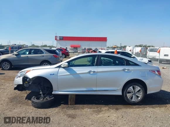 2013 Hyundai Sonata с VIN KMHEC4A49DA090105, выставлен на аукционе IAAI как лот 43479332 с пробегом 116 591 миль миль и . История ставок и продаж доступна на DreamBid. Изображение 15.