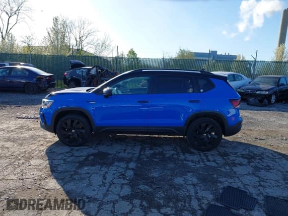 ✅ 2024 Volkswagen Taos SE Black • VIN: 3VVLX7B27RM098018 • Lot: 41990411. Listed on IAAI with 7,265 mi. Free auction sales archive from the USA and detailed vehicle history report at DreamBid. Image 14.